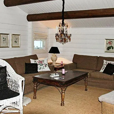 Сasa de vacaciones Three-bedroom Holiday In Nexo 29