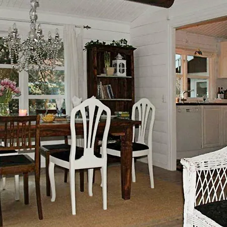 Three-bedroom Holiday In Nexo 29 Snogebæk