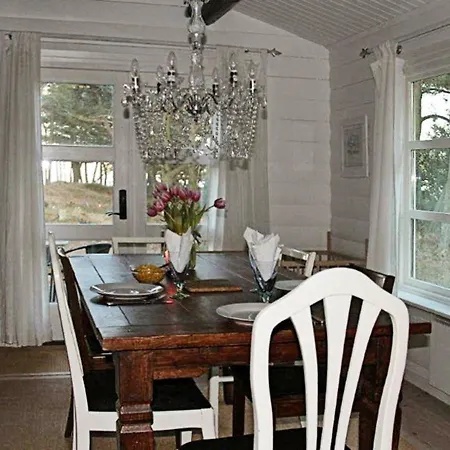 Сasa de vacaciones Three-bedroom Holiday In Nexo 29 Snogebæk